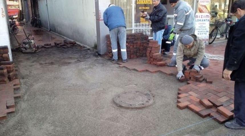 Saltukova&rsquo;da Kaldırım D&uuml;zenleme &Ccedil;alışmaları Devam Ediyor