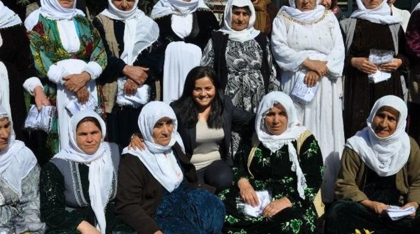 Silopi Belediyesi Eşbaşkanı Esmer Kadınları Unutmadı