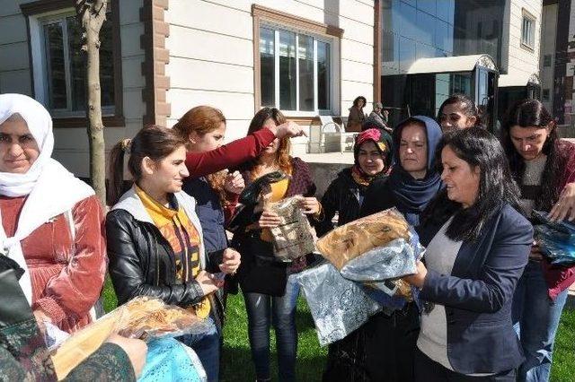 Silopi Belediyesi Eşbaşkanı Esmer Kadınları Unutmadı