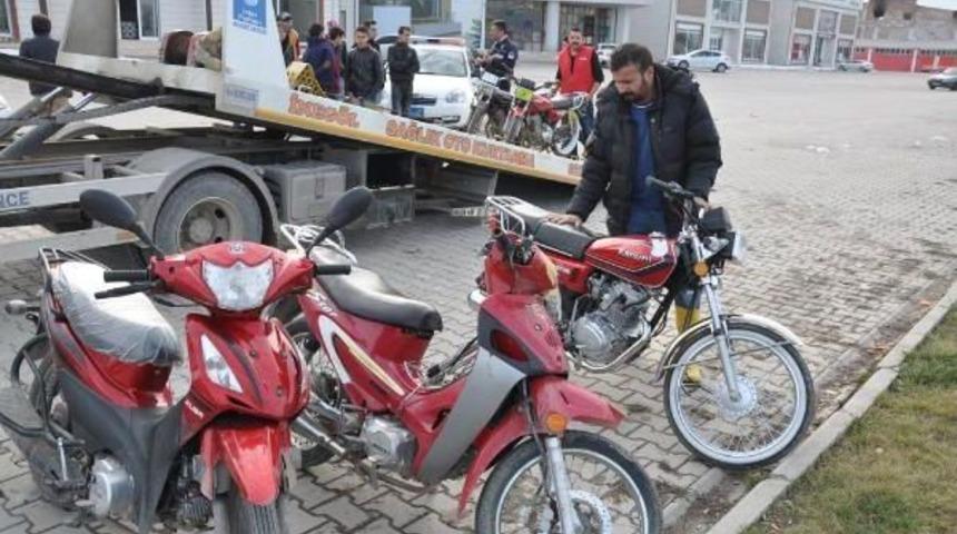 Ceza Kesilen Motosiklet S&uuml;r&uuml;c&uuml;lerinden Selfie