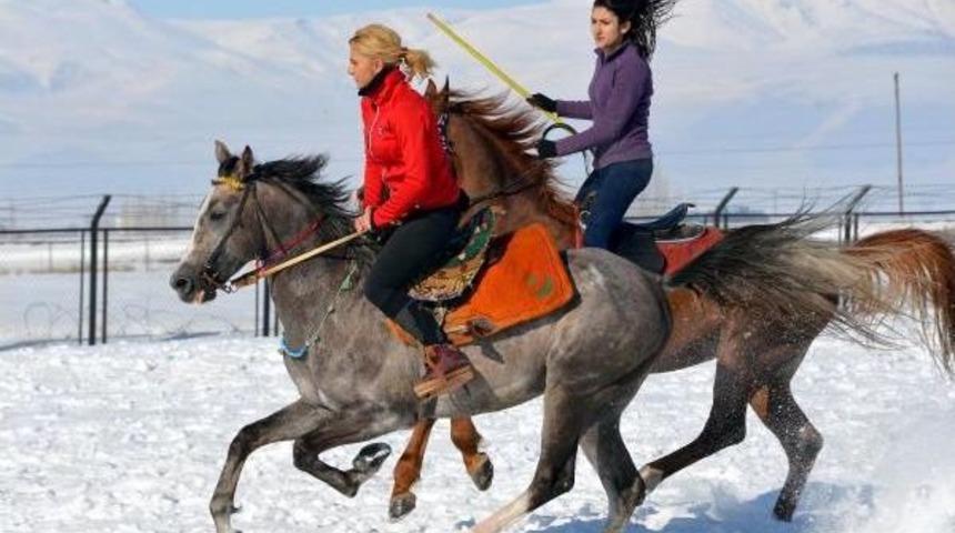 Erzurumlu Kızların Cirit Tutkusu