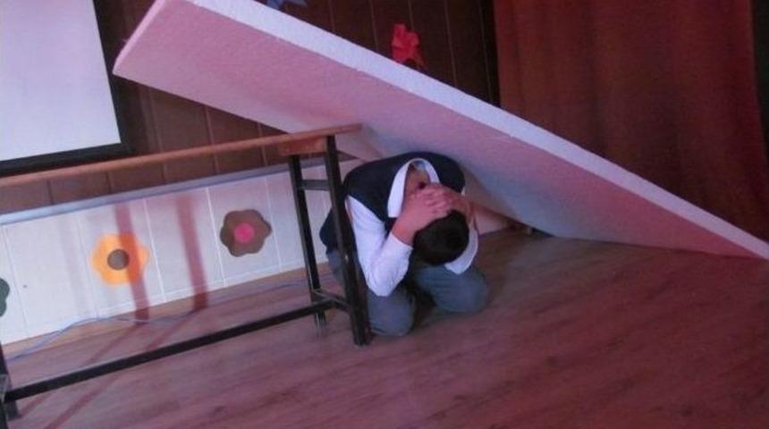 Korkuteli&rsquo;nde &Ouml;ğrencilere Deprem Tatbikatı