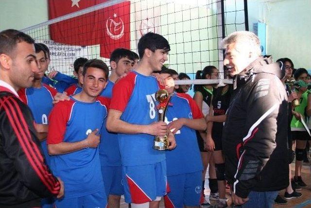 Kars’ta Voleybol Müsabakaları Sone Erdi