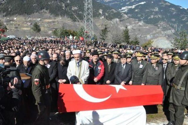 Şehit Astsubay, Maçka'da Gözyaşlarıyla Toprağa Verildi