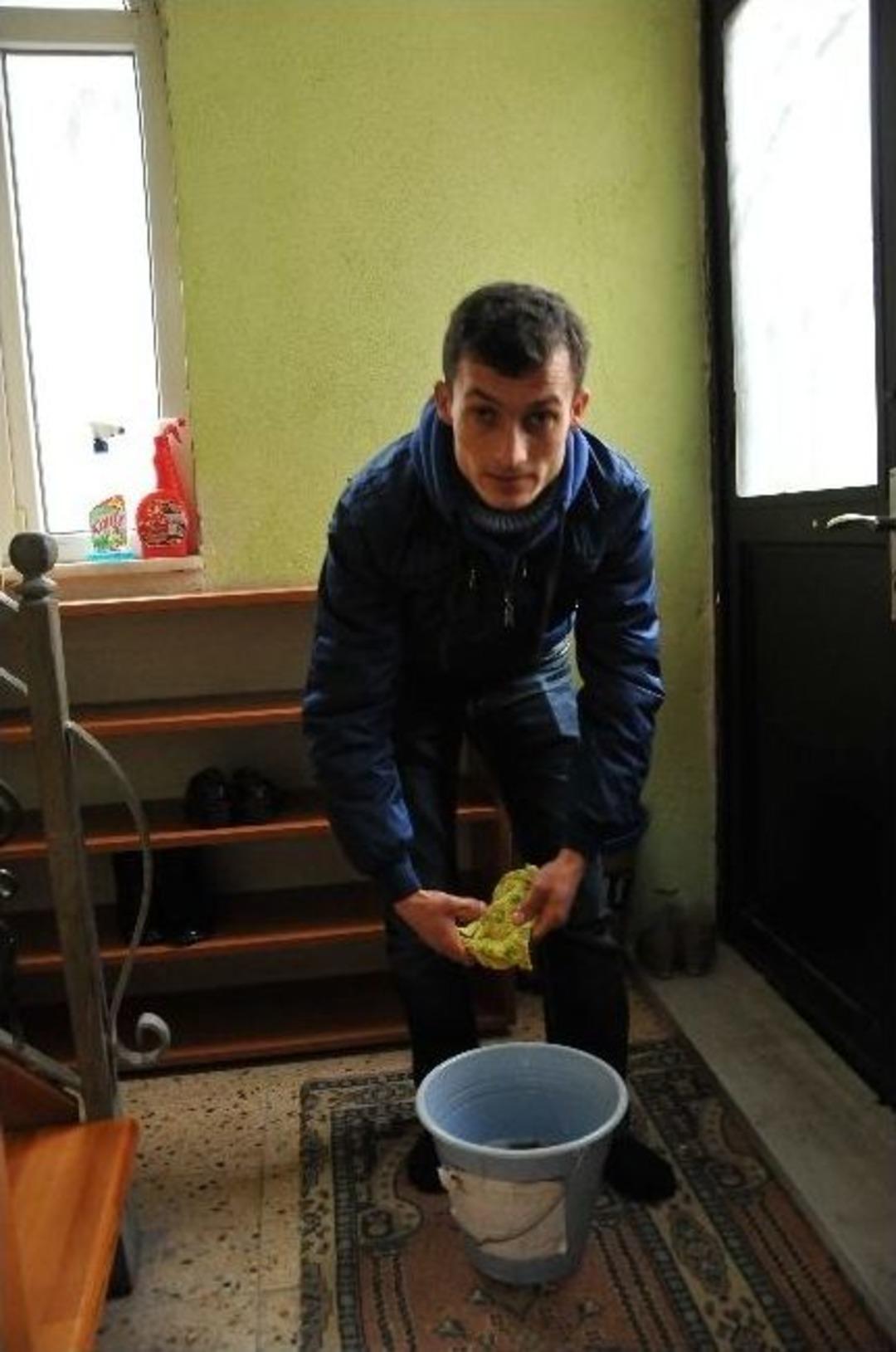 Akrabasının Kızına Tokat Attı, Cami Temizleme Cezası Aldı