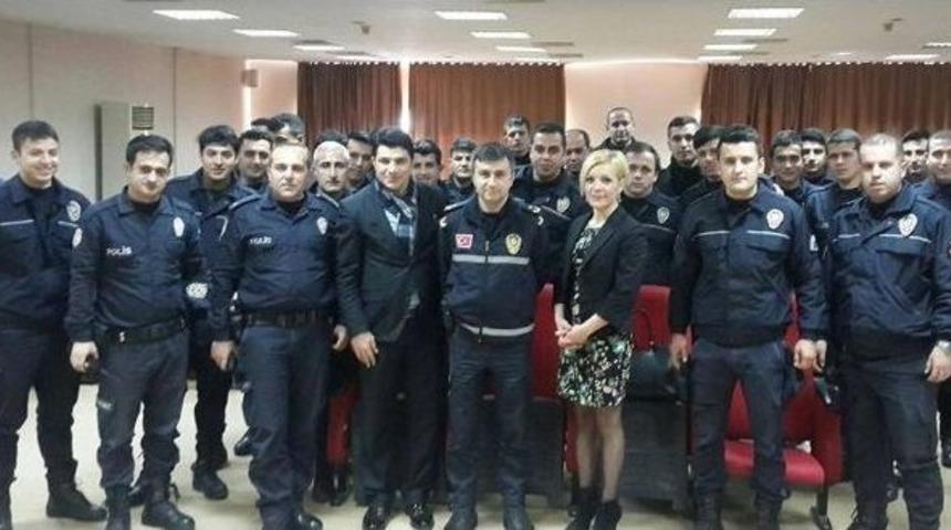 T&uuml;rkiye&rsquo;de İlk Kez Emniyet Personeline Şiir Terapisi