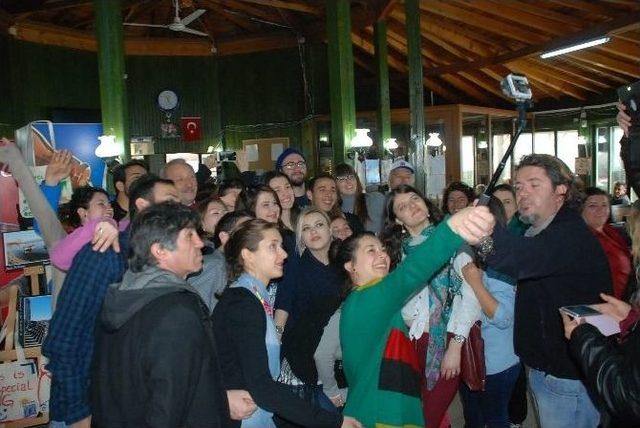 Çöpten Eserlerle Doğa Ve Deniz Temizliğine Dikkat Çektiler