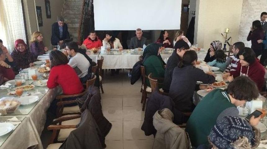 İstanbullu &Ouml;ğrenciler B&uuml;y&uuml;kşehir Belediye&rsquo;sinin Konuğu Oldu