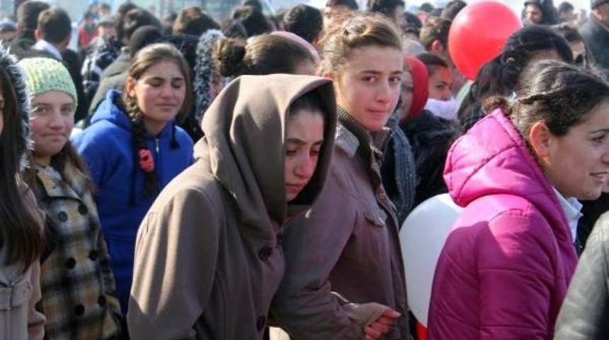 Ardahan'ın Kurtuluş T&ouml;rerinde Solo T&uuml;rk G&ouml;sterisi