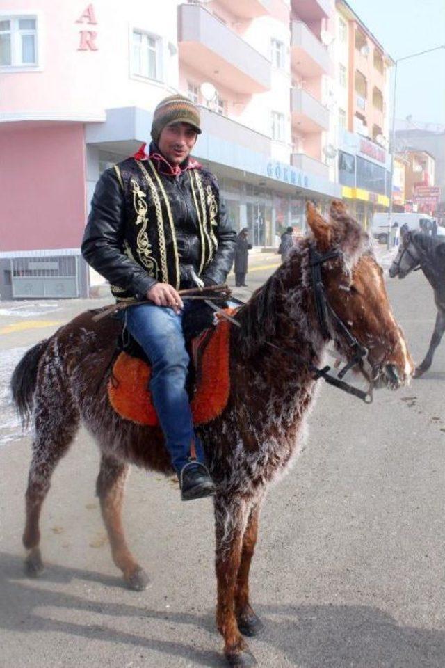 Ardahan'ın Kurtuluş Törerinde Solo Türk Gösterisi