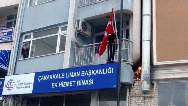 Türk Bayrağını Yanmaktan Son Anda Kurtardılar