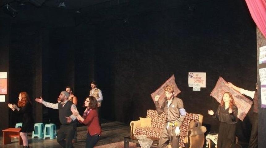 Kuşadası&rsquo;nda Tiyatro G&ouml;sterisi