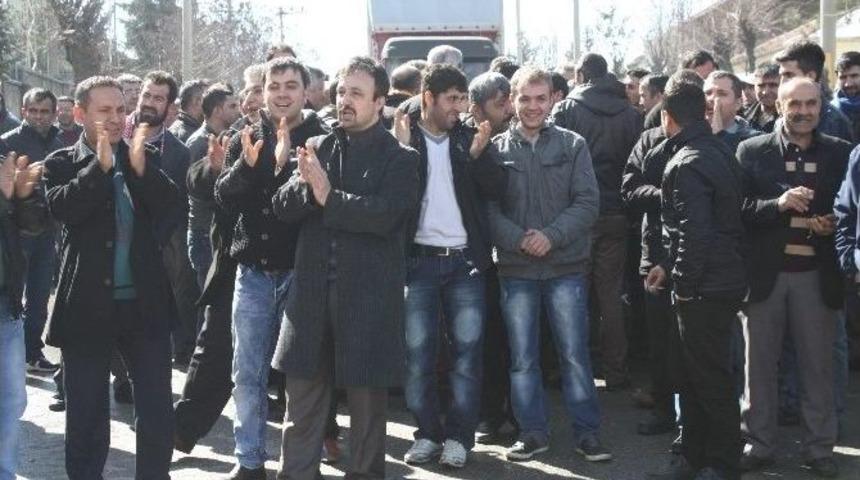 Gaziantep Organize Sanayinde İş&ccedil;iler Yolu Kapattı