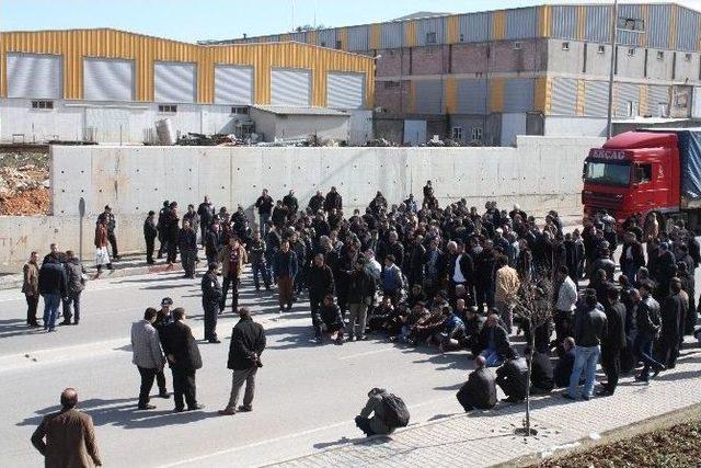 Gaziantep Organize Sanayinde İşçiler Yolu Kapattı