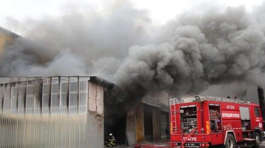 Aydın'da S&uuml;nger Deposunda Korkutan Yangın
