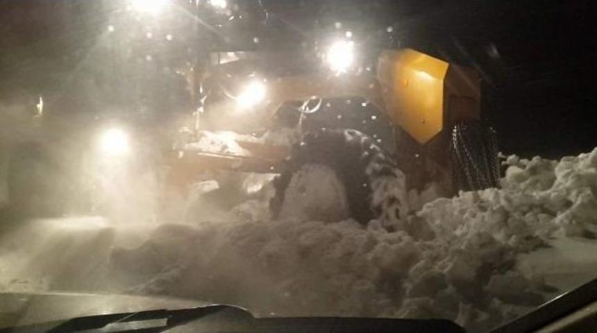 20 &Ouml;ğrenci Kar Ve Tipide Mahsur Kaldı