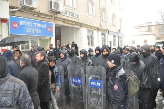 Karaman'da Fırat'ın Gıyabi Cenaze Için Müftülüğün Imam Vermediği Iddiası