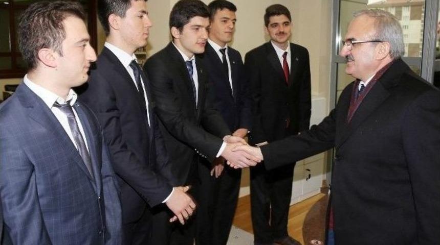 Karaloğlu&rsquo;ndan &Ouml;ğrencilere Nasihat: