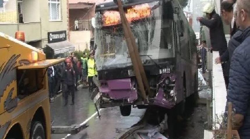 Sarıyer'de Kazanın Olduğu Cadde 4 Saat Sonra Trafiğe A&ccedil;ıldı