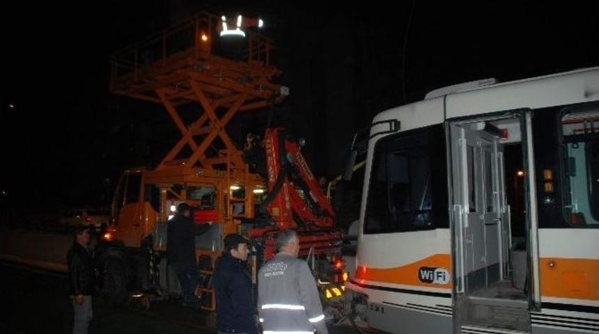 Tramvayda Yangın &Ccedil;ıktı