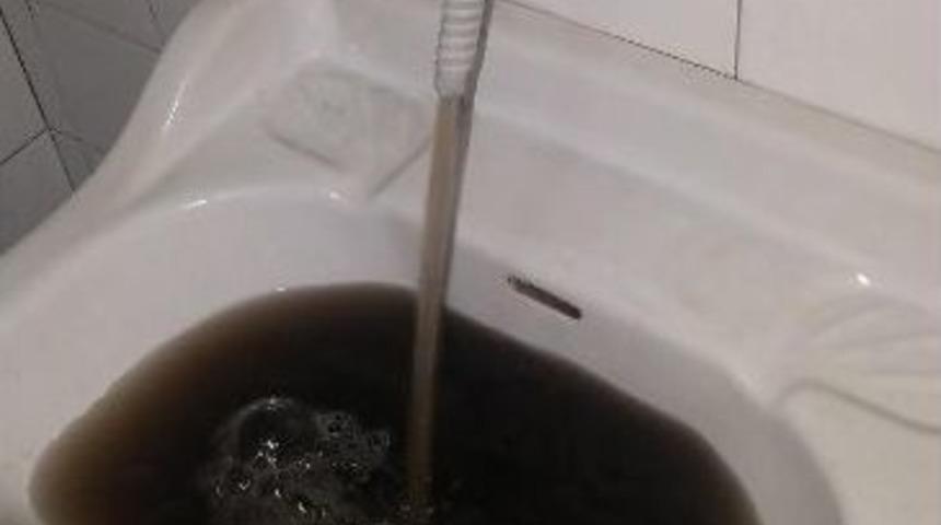 &Ccedil;eşmelerden &Ccedil;amur Aktı, Sosyal Medya Yıkıldı