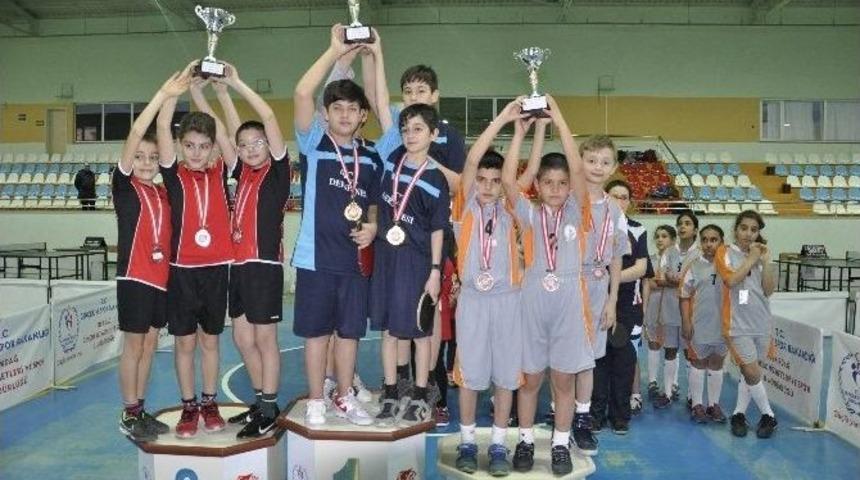 Tenis&ccedil;iler &Ouml;d&uuml;llerini Aldı