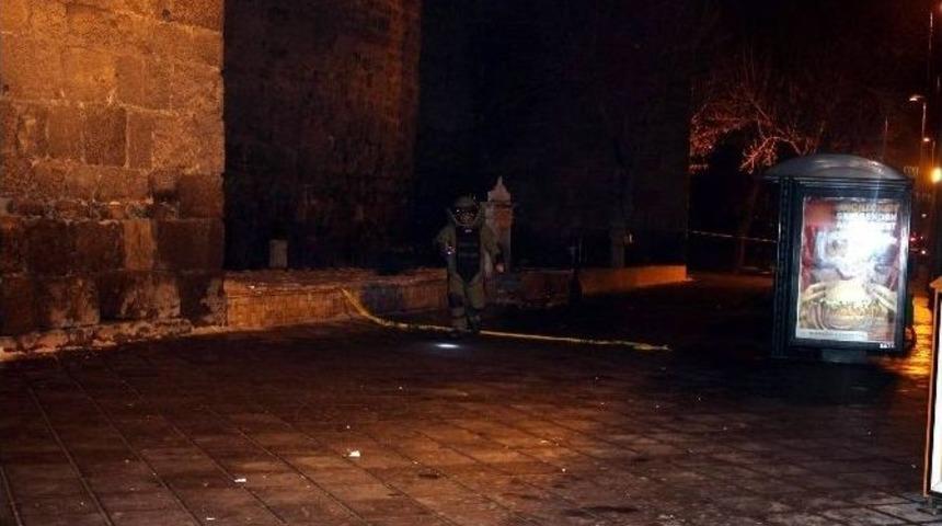 Kale Surları &Ouml;n&uuml;nde Ş&uuml;pheli &Ccedil;anta Paniği