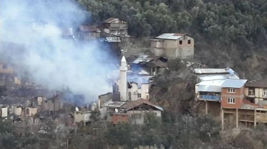 K&ouml;yde &Ccedil;ıkan Yangında 20 Ev Yandı