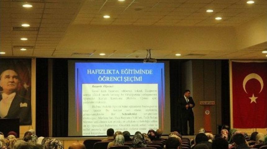 Tosya&rsquo;da Hafızlık Semineri Verildi