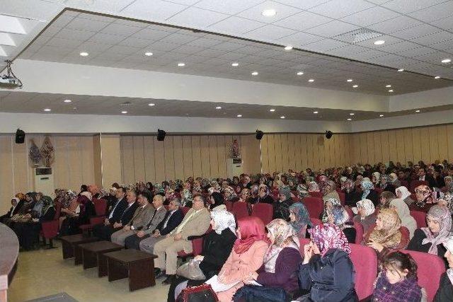 Tosya’da Hafızlık Semineri Verildi