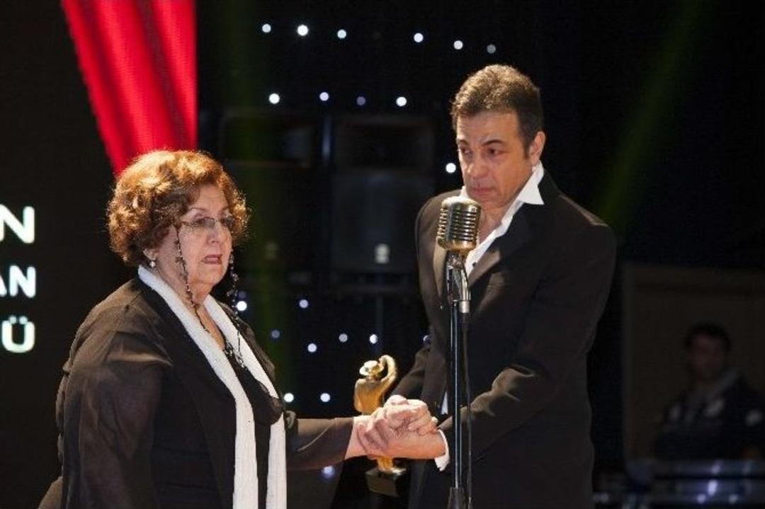 Kerem Alışık, &ldquo;&ccedil;olpan İlhan &Ouml;d&uuml;l&uuml;"n&uuml; G&ouml;zyaşlarıyla Verdi