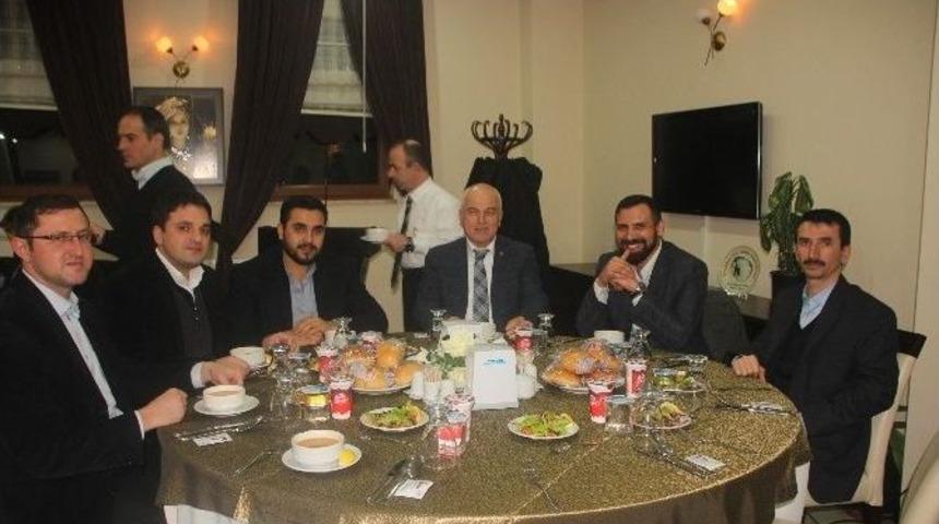 Eski İş Başkanı Kurtulmuş&rsquo;tan Ak Gen&ccedil;lere Teşekk&uuml;r Yemeği