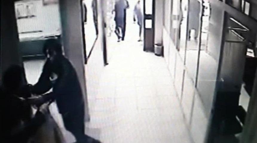 (&ouml;zel Haber) Sağlık Ocağında Eski Karısına Saldırdı