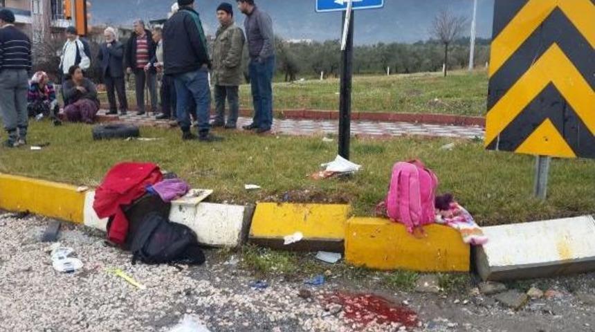 Otomobille Kamyonet Çarpıştı: 6 Yaralı