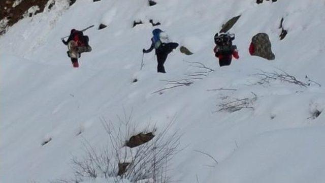 Hakkari'de 3260 Rakımlı Samur Dağı'na Ilk Tırmanış