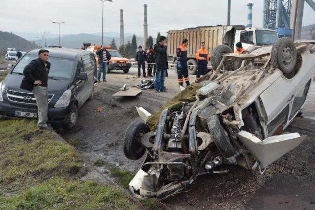 Otomobil, Emniyet Şeridine Park Eden Otomobile Çarptı: 1 Ölü