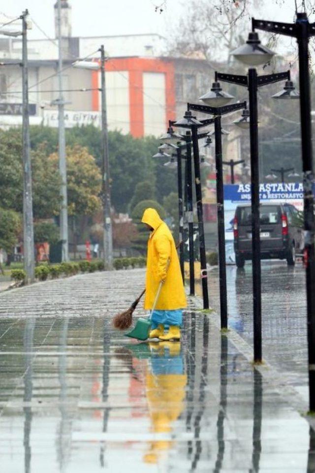 Yağmur Antalya'da Hayatı Olumsuz Etkiliyor