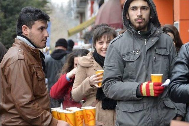 Gençlik Merkezlerine Kayıt İçin Kuyruk Oluşturdular