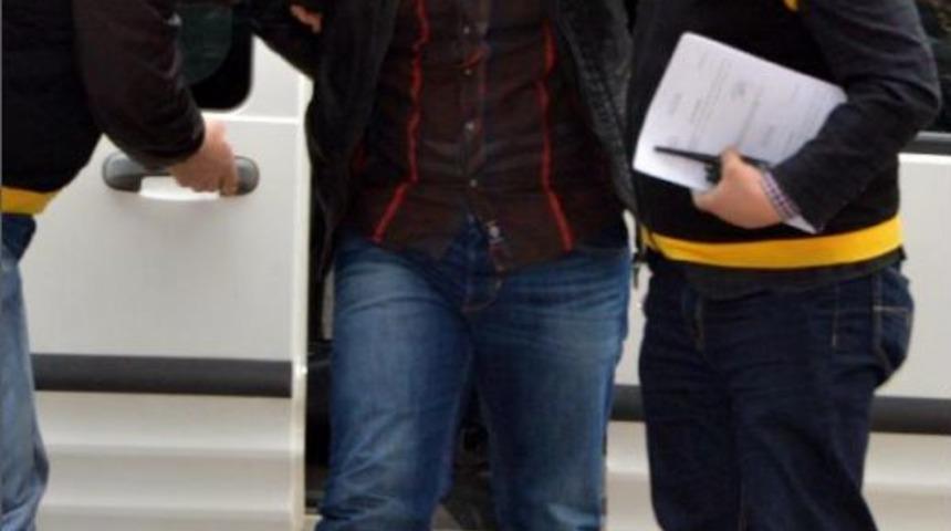 Tanınmamak I&ccedil;in Peruk Takan Telefonlu Dolandırıcı Yakalandı