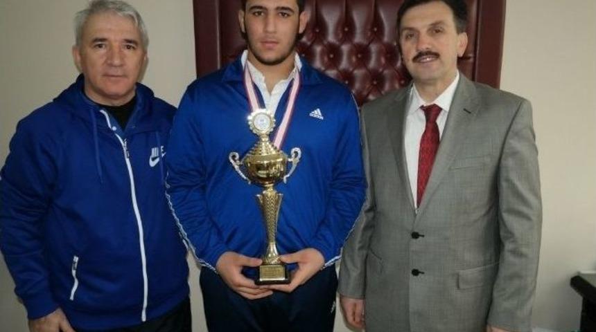 Şehzade Mehmet&rsquo;in Gen&ccedil; G&uuml;reş&ccedil;ileri Şampiyon