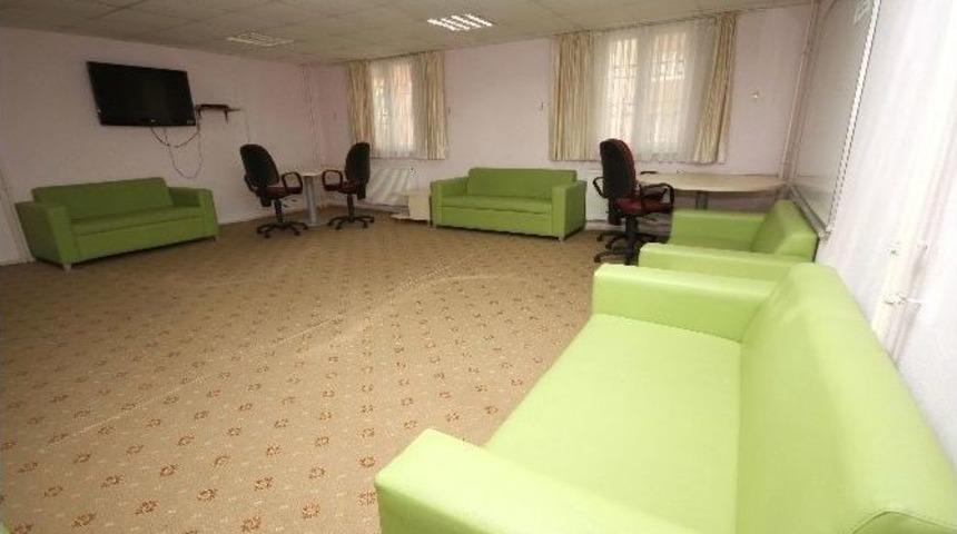 İzmir&rsquo;de Mağdur Kadınlar Koruma Altında