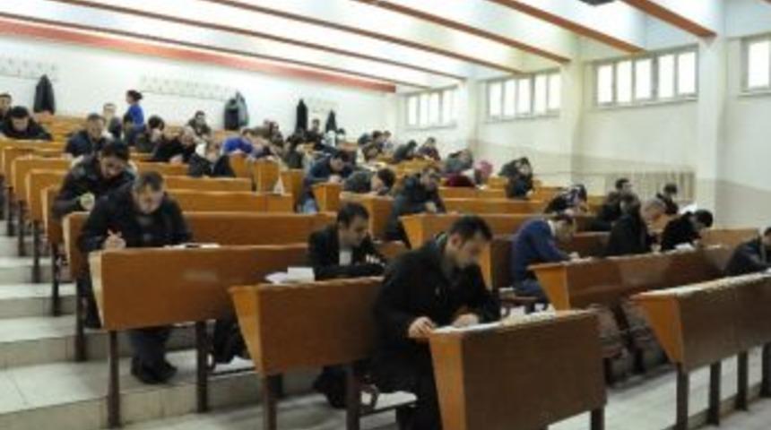 Atat&uuml;rk &Uuml;niversitesi A&ccedil;ık&ouml;ğretim Fak&uuml;ltesi, &Ouml;ğrencilerine Kapsamlı B&uuml;t&uuml;nleme Sınavı D&uuml;zenledi