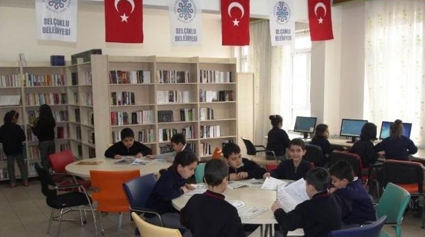Sel&ccedil;uklu&rsquo;da K&uuml;t&uuml;phane Ve Okur Sayısı Artıyor