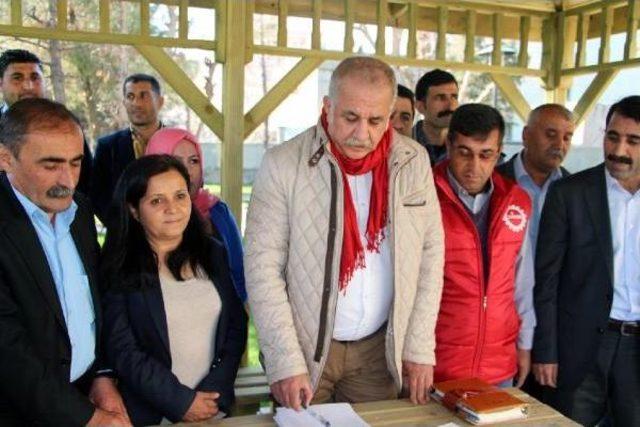 Silopi'de Belediye Iş Sözleşmesinde Kuma Getiren Işçiye Ücret Cezası