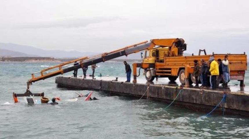 Didim'de Fırtına Balık&ccedil;ı Teknesini Batırdı