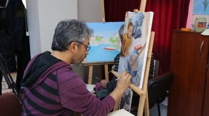 Tualler Yetenekli Parmaklarla Hayat Buluyor