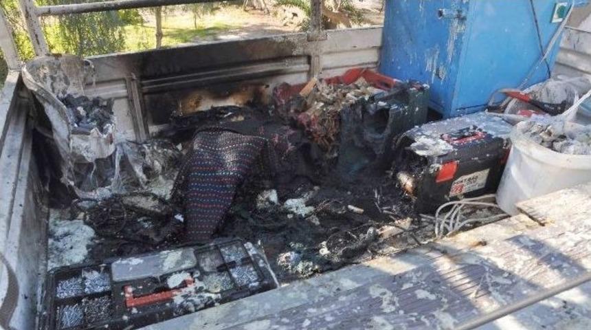 Akb&uuml;kte &Uuml;st &Uuml;ste Gelen Patlamalar Korku Yarattı