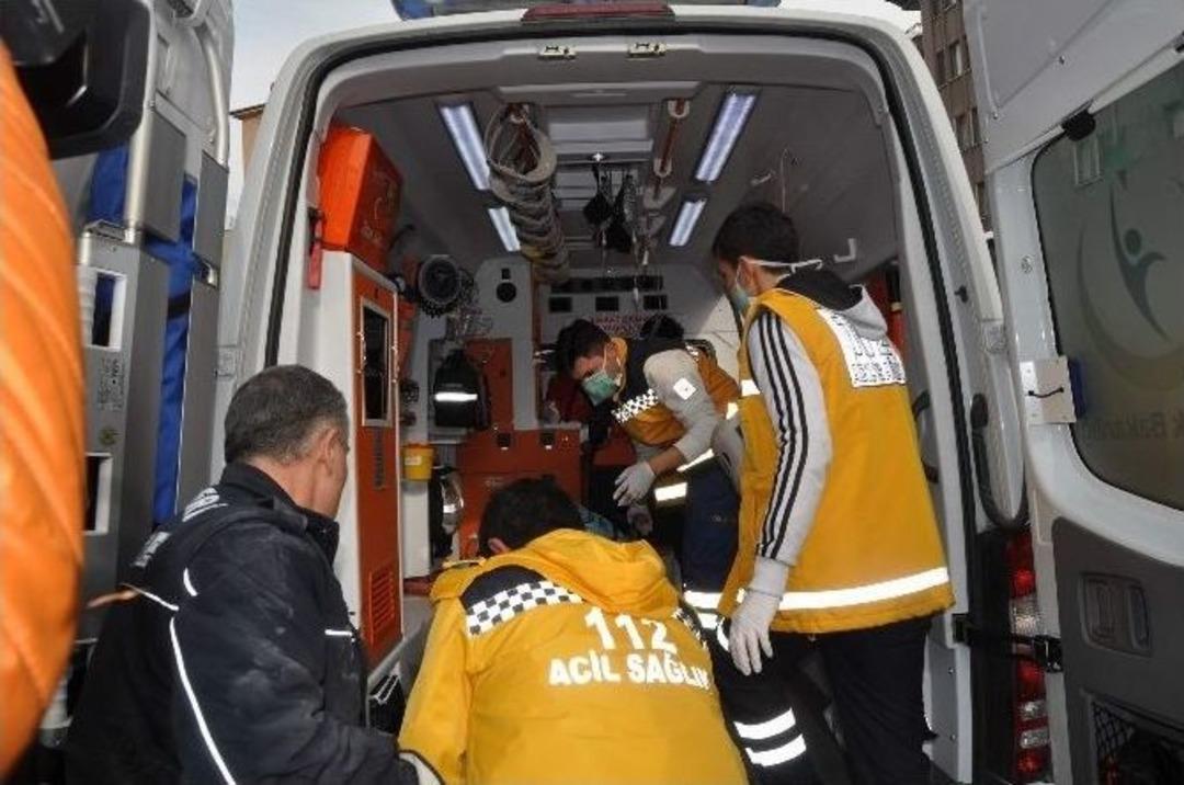 Elektrik Akımına Kapılan Elektrik İş&ccedil;isi Ağır Yaralandı