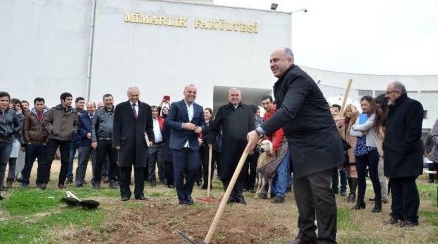 Me&uuml; Mimarlık Fak&uuml;ltesi Ek Binası İ&ccedil;in Temel Atıldı