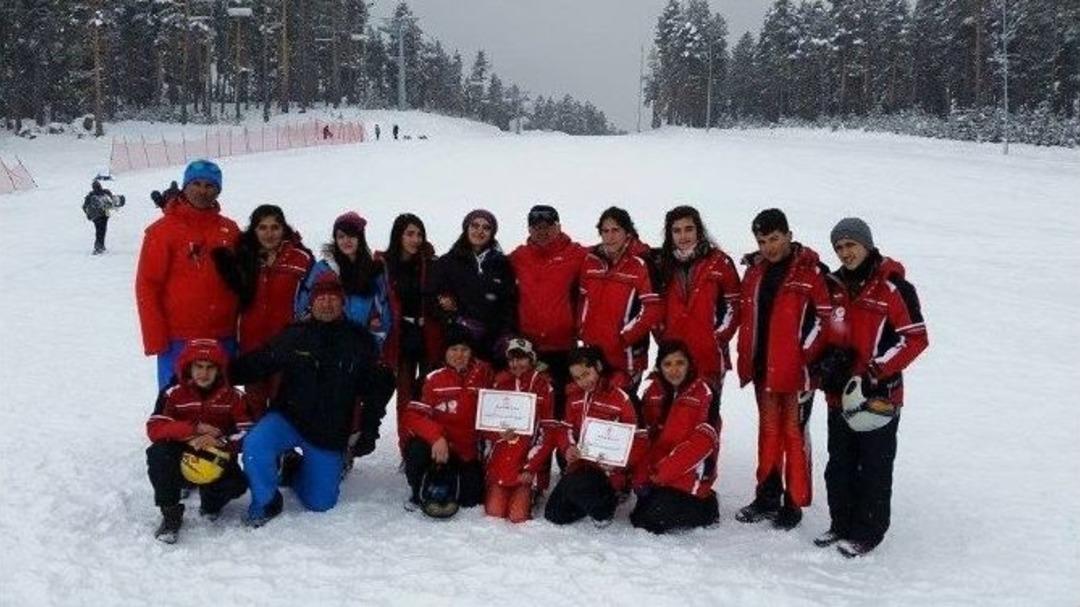 Hakkarili Sporculardan B&uuml;y&uuml;k Başarı